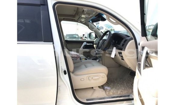 Sayi Imported Toyota Land Cruiser White Mota in Import - Dubai a estuary Sayi Imported Toyota Land Cruiser White Mota in Import - Dubai a estuary