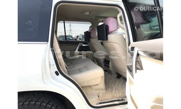 Sayi Imported Toyota Land Cruiser White Mota in Import - Dubai a estuary Sayi Imported Toyota Land Cruiser White Mota in Import - Dubai a estuary