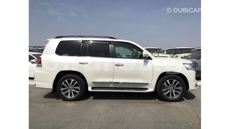 Big with watermark toyota land cruiser estuary import dubai 5540