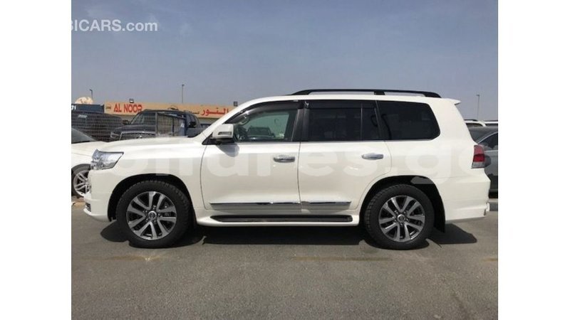 Big with watermark toyota land cruiser estuary import dubai 5540