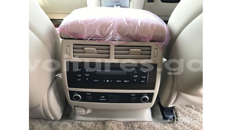 Big with watermark toyota land cruiser estuary import dubai 5540