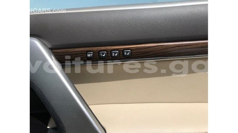 Big with watermark toyota land cruiser estuary import dubai 5540