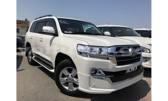 Acheter Import Voiture Toyota Land Cruiser Blanc à Import - Dubai, Estuaire Acheter Import Voiture Toyota Land Cruiser Blanc à Import - Dubai, Estuaire