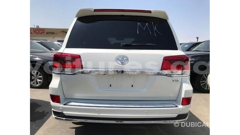 Big with watermark toyota land cruiser estuary import dubai 5542