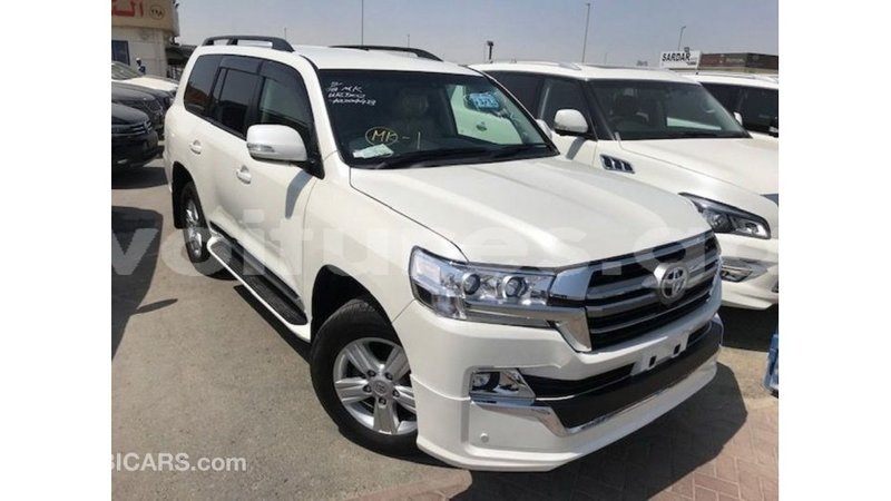 Big with watermark toyota land cruiser estuary import dubai 5542