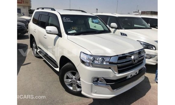 Acheter Import Voiture Toyota Land Cruiser Blanc à Import - Dubai, Estuaire Acheter Import Voiture Toyota Land Cruiser Blanc à Import - Dubai, Estuaire