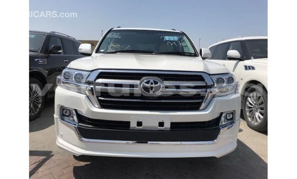 Acheter Import Voiture Toyota Land Cruiser Blanc à Import - Dubai, Estuaire Acheter Import Voiture Toyota Land Cruiser Blanc à Import - Dubai, Estuaire