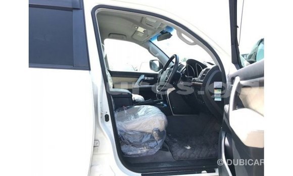 Acheter Import Voiture Toyota Land Cruiser Blanc à Import - Dubai, Estuaire Acheter Import Voiture Toyota Land Cruiser Blanc à Import - Dubai, Estuaire