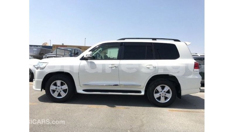 Big with watermark toyota land cruiser estuary import dubai 5542