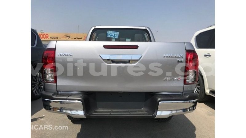 Big with watermark toyota hilux estuary import dubai 5543