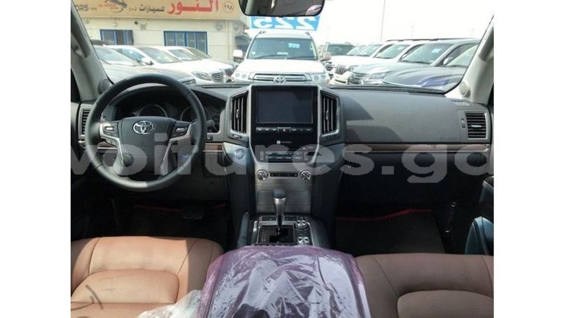 Big with watermark toyota land cruiser estuary import dubai 5544