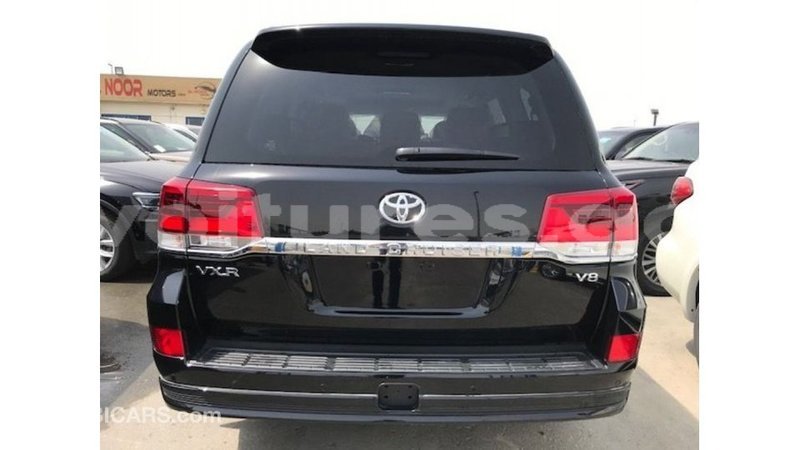 Big with watermark toyota land cruiser estuary import dubai 5544