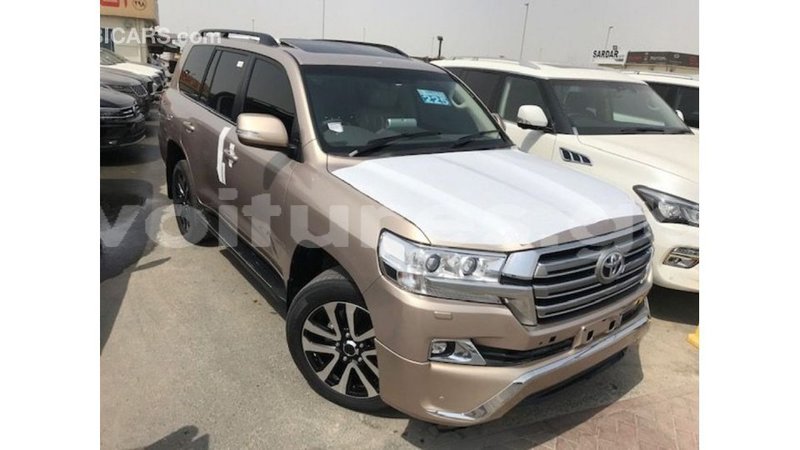 Big with watermark toyota land cruiser estuary import dubai 5545