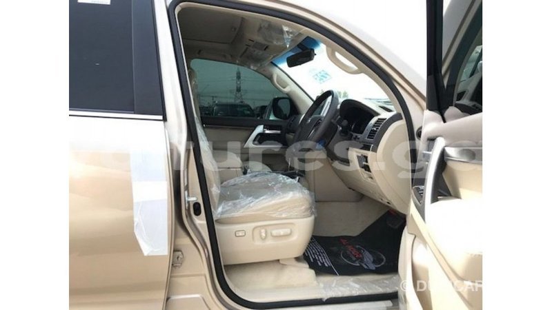 Big with watermark toyota land cruiser estuary import dubai 5545