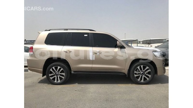 Big with watermark toyota land cruiser estuary import dubai 5545