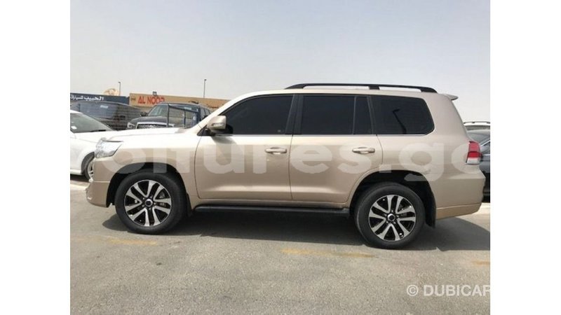 Big with watermark toyota land cruiser estuary import dubai 5545