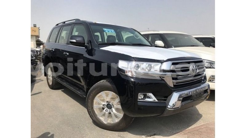 Big with watermark toyota land cruiser estuary import dubai 5546