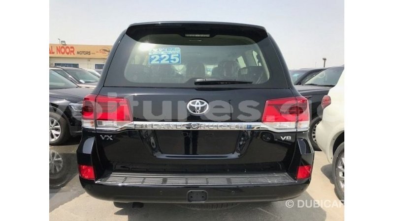 Big with watermark toyota land cruiser estuary import dubai 5546