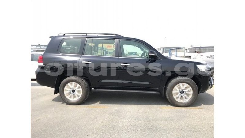 Big with watermark toyota land cruiser estuary import dubai 5546