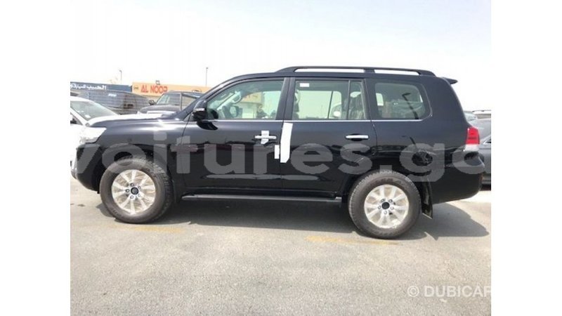 Big with watermark toyota land cruiser estuary import dubai 5546