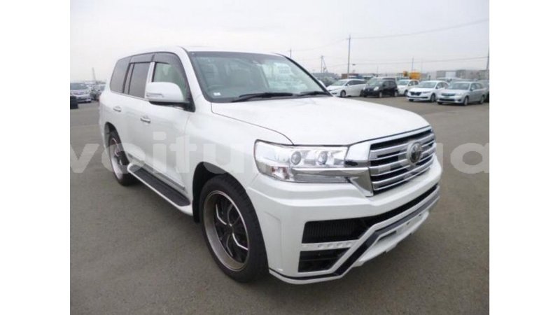 Big with watermark toyota land cruiser estuary import dubai 5548