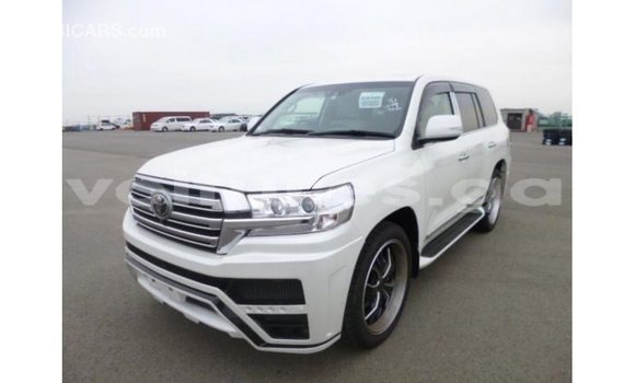 Sayi Imported Toyota Land Cruiser White Mota in Import - Dubai a estuary Sayi Imported Toyota Land Cruiser White Mota in Import - Dubai a estuary