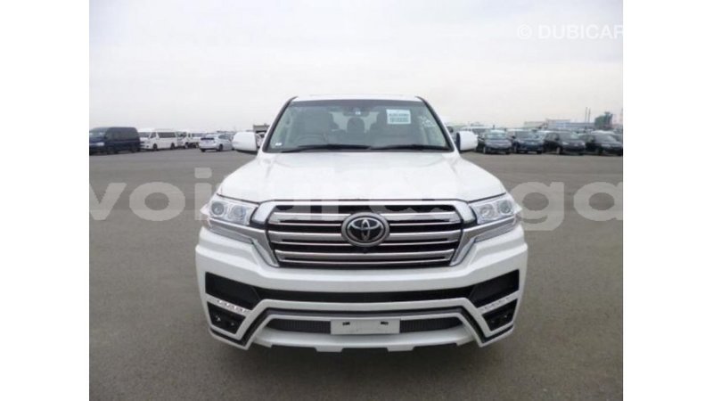 Big with watermark toyota land cruiser estuary import dubai 5548