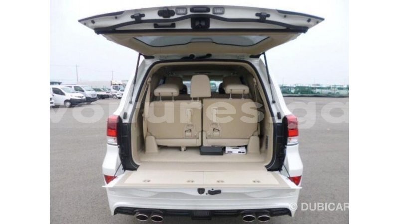 Big with watermark toyota land cruiser estuary import dubai 5548