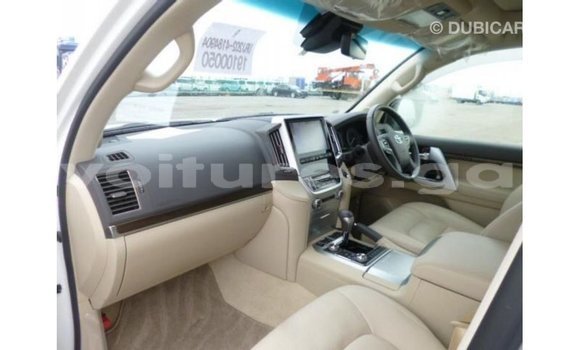 Sayi Imported Toyota Land Cruiser White Mota in Import - Dubai a estuary Sayi Imported Toyota Land Cruiser White Mota in Import - Dubai a estuary