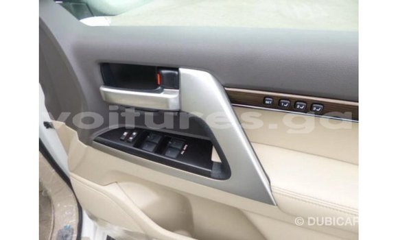 Sayi Imported Toyota Land Cruiser White Mota in Import - Dubai a estuary Sayi Imported Toyota Land Cruiser White Mota in Import - Dubai a estuary