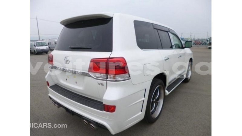 Big with watermark toyota land cruiser estuary import dubai 5548