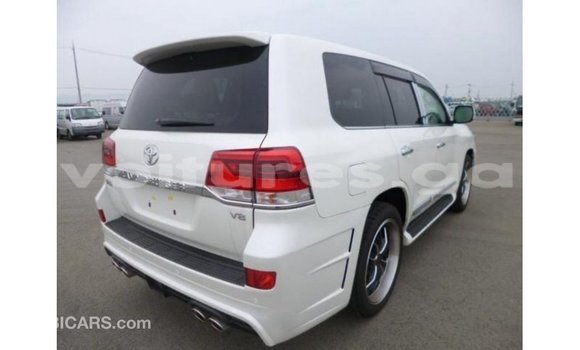 Sayi Imported Toyota Land Cruiser White Mota in Import - Dubai a estuary Sayi Imported Toyota Land Cruiser White Mota in Import - Dubai a estuary