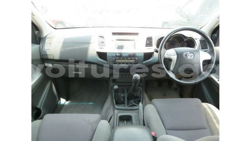 Big with watermark toyota hilux estuary import dubai 5550