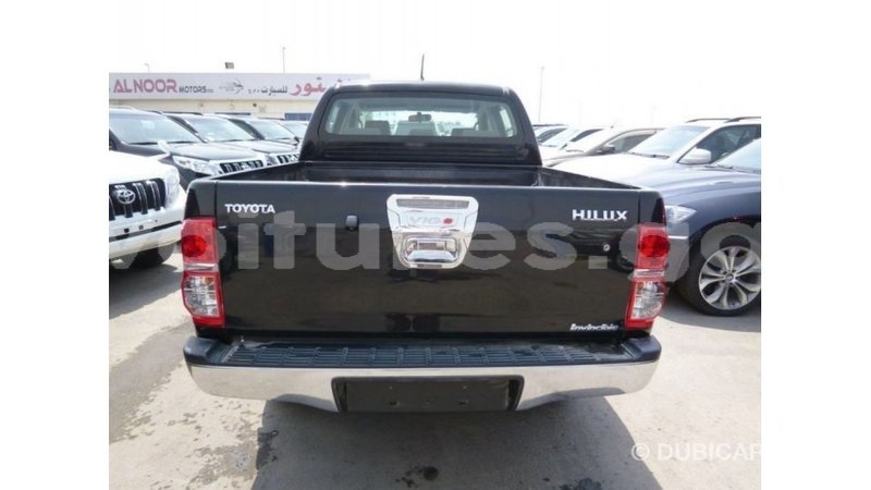 Big with watermark toyota hilux estuary import dubai 5550