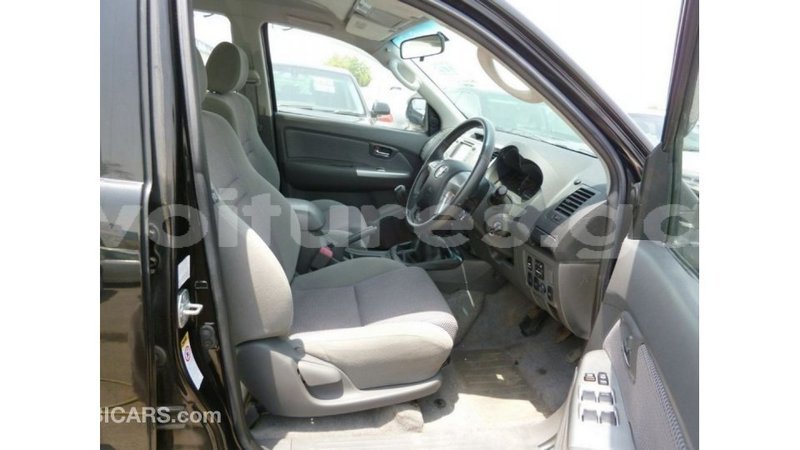 Big with watermark toyota hilux estuary import dubai 5550