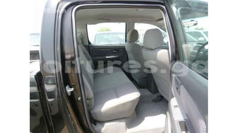 Big with watermark toyota hilux estuary import dubai 5550