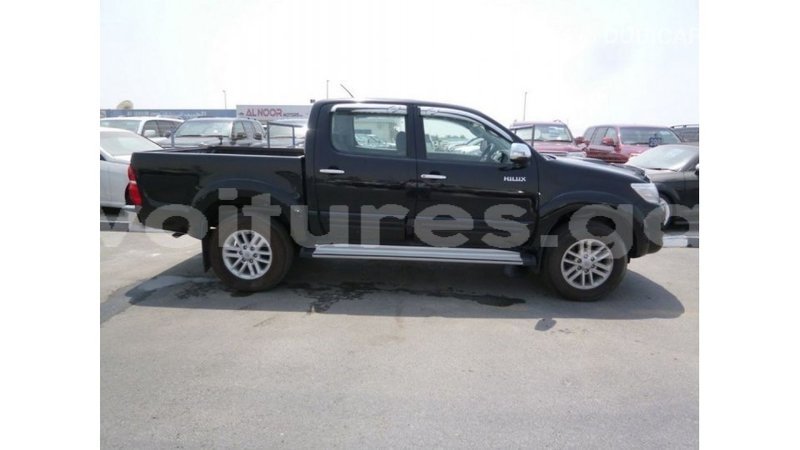 Big with watermark toyota hilux estuary import dubai 5550