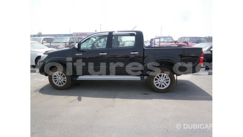 Big with watermark toyota hilux estuary import dubai 5550