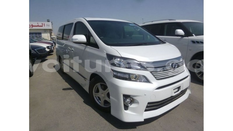 Big with watermark toyota vellfire estuary import dubai 5552