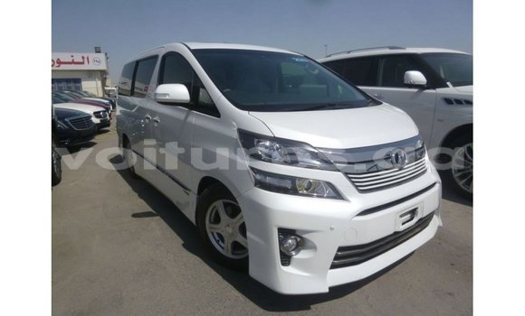 Sayi Imported Toyota Vellfire White Mota in Import - Dubai a estuary Sayi Imported Toyota Vellfire White Mota in Import - Dubai a estuary