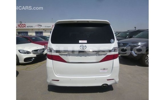 Sayi Imported Toyota Vellfire White Mota in Import - Dubai a estuary Sayi Imported Toyota Vellfire White Mota in Import - Dubai a estuary