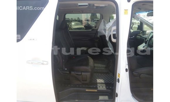 Sayi Imported Toyota Vellfire White Mota in Import - Dubai a estuary Sayi Imported Toyota Vellfire White Mota in Import - Dubai a estuary