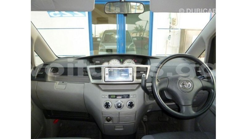 Big with watermark toyota voxy estuary import dubai 5553