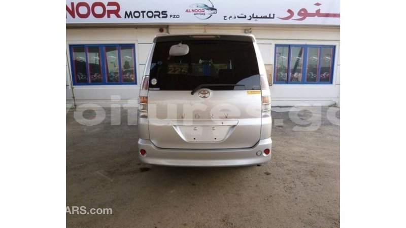 Big with watermark toyota voxy estuary import dubai 5553