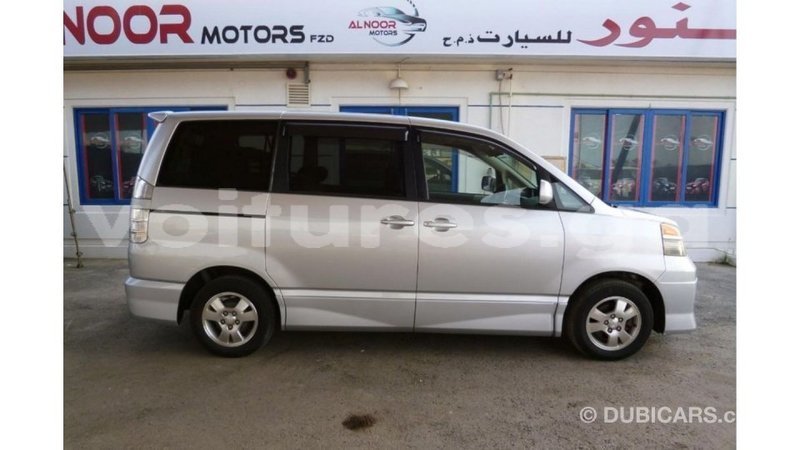 Big with watermark toyota voxy estuary import dubai 5553