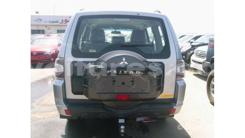 Big with watermark mitsubishi pajero estuary import dubai 5560