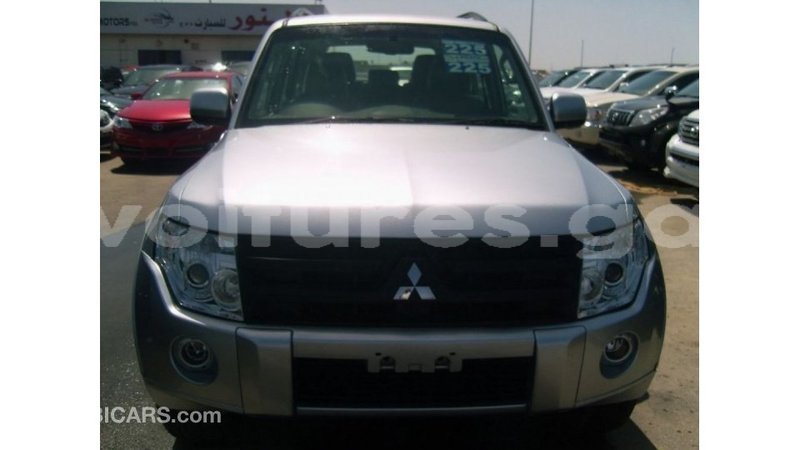 Big with watermark mitsubishi pajero estuary import dubai 5560