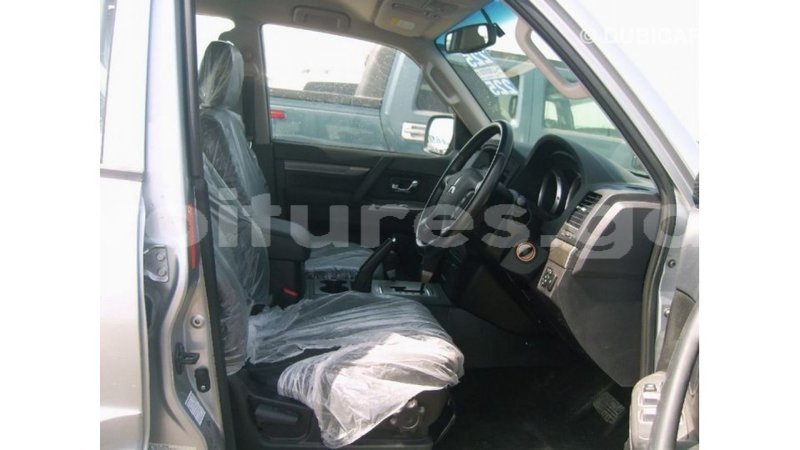 Big with watermark mitsubishi pajero estuary import dubai 5560