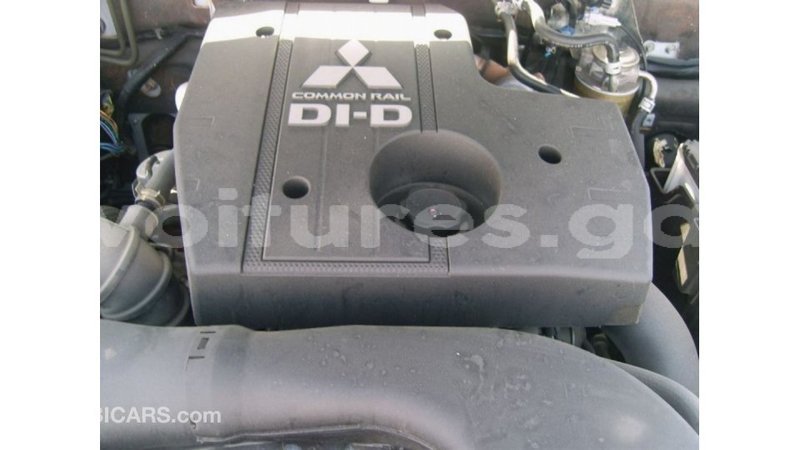 Big with watermark mitsubishi pajero estuary import dubai 5560