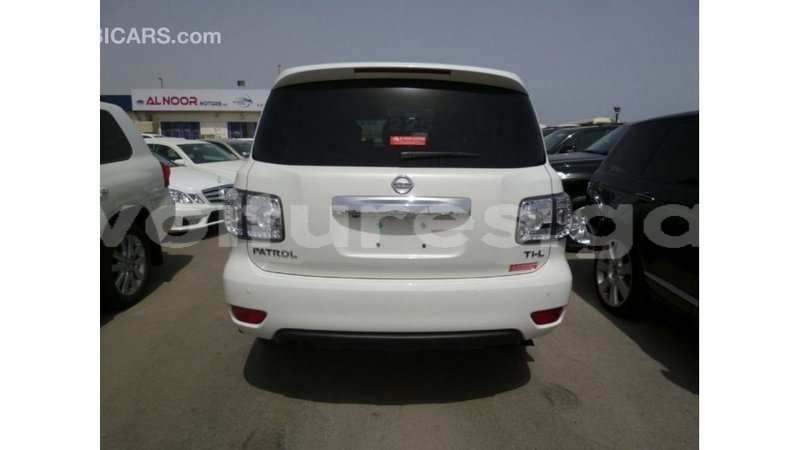 Big with watermark nissan patrol estuary import dubai 5562